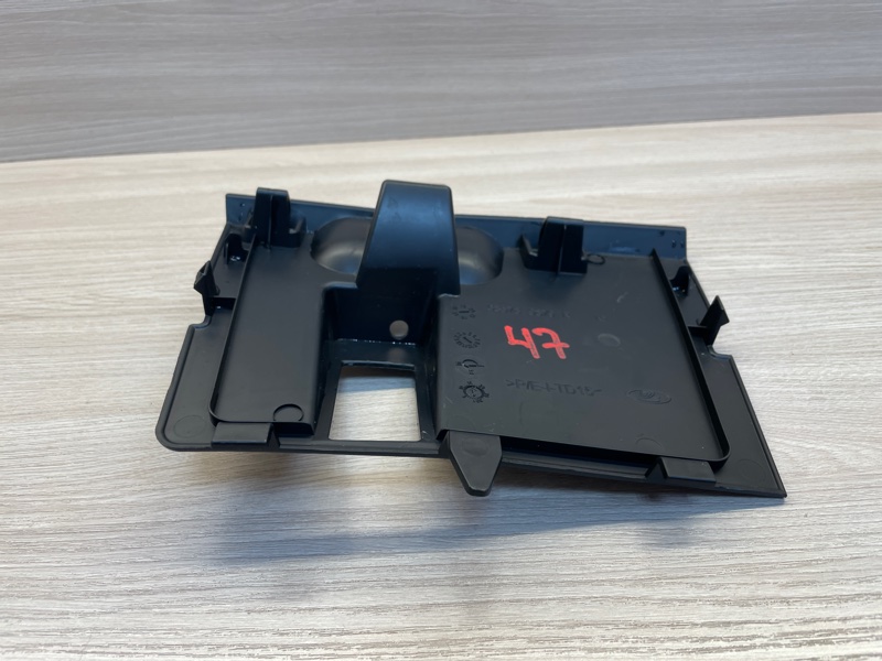 Крышка бардачка