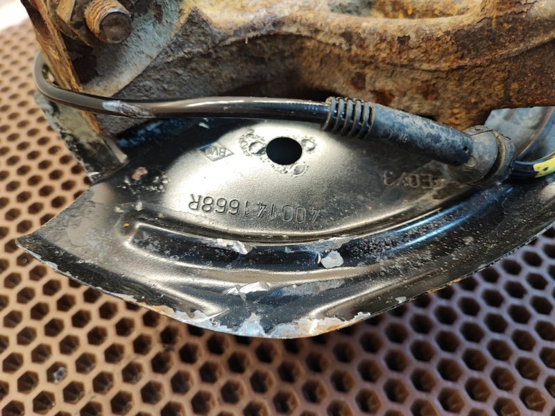 Кулак поворотный