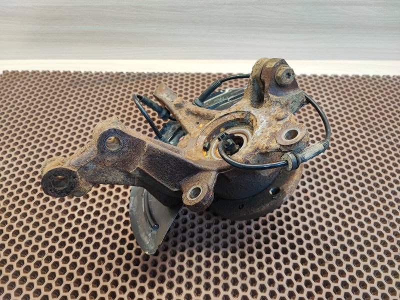 Кулак поворотный