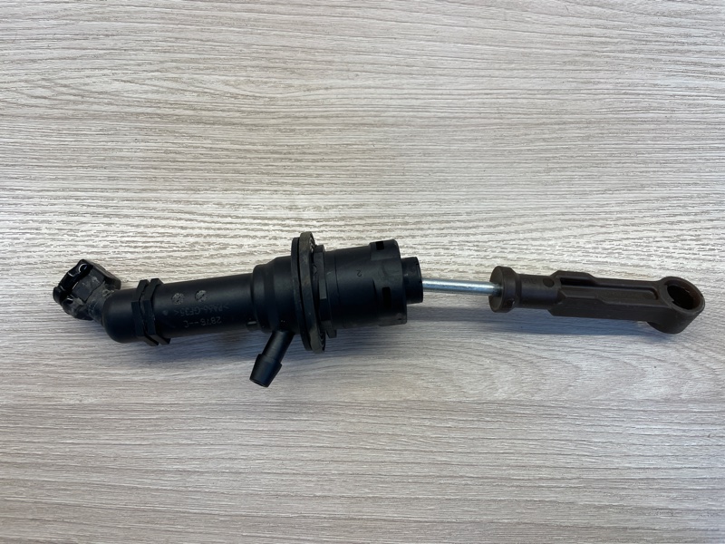 Главный цилиндр сцепления