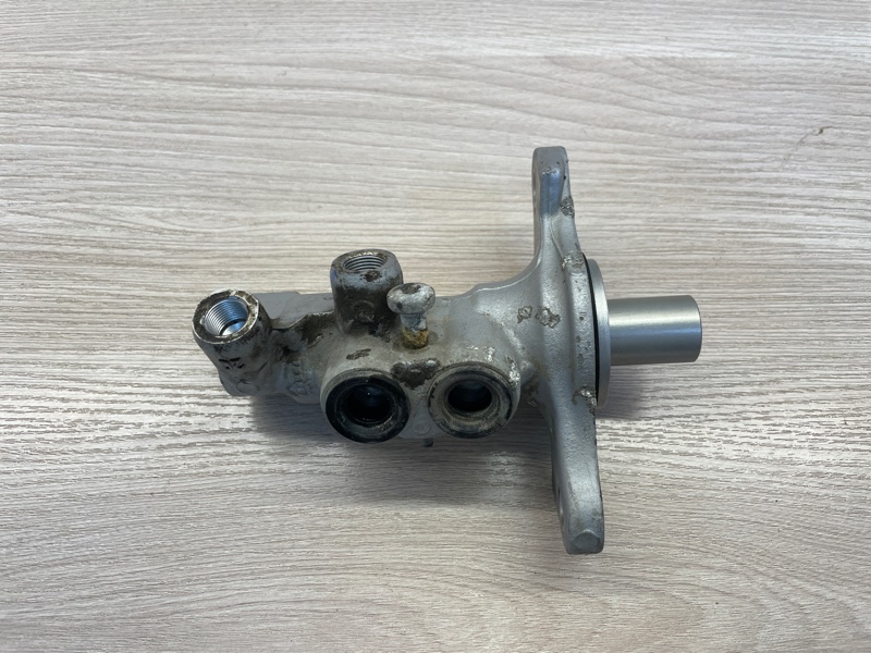 Главный тормозной цилиндр