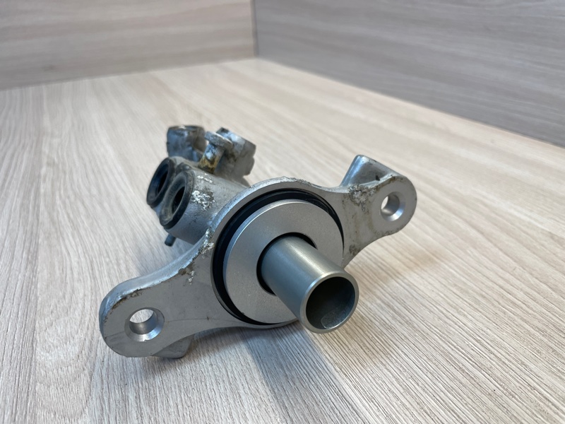 Главный тормозной цилиндр