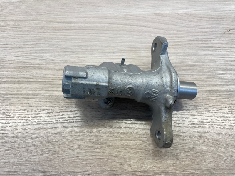 Главный тормозной цилиндр