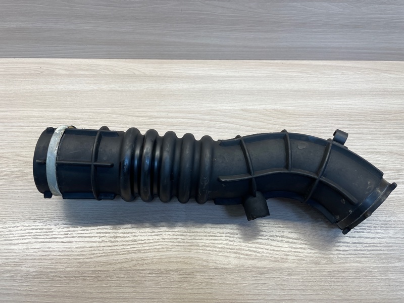 Патрубок воздушного фильтра