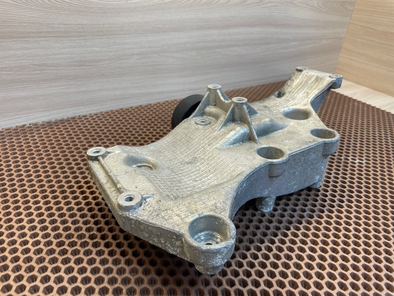 Кронштейн генератора