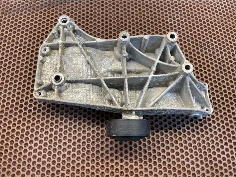 Кронштейн генератора