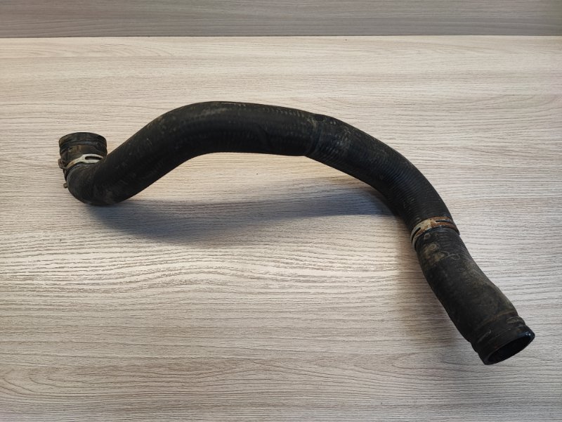 Верхний патрубок радиатора