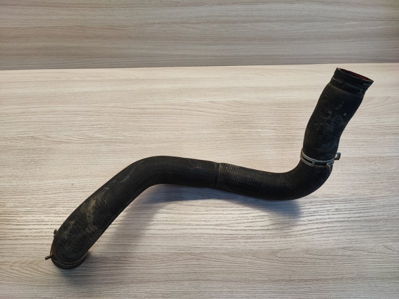 Верхний патрубок радиатора