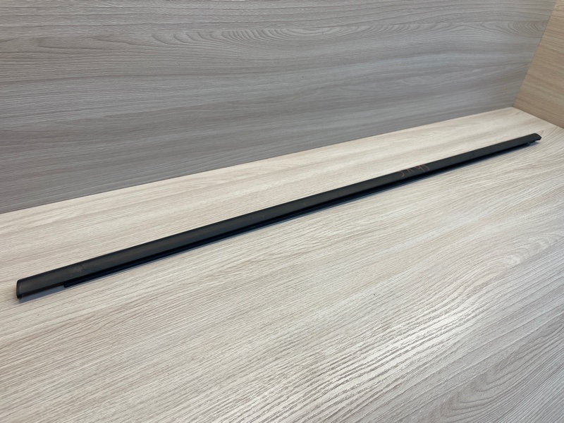 Уплотнитель стекла      двери