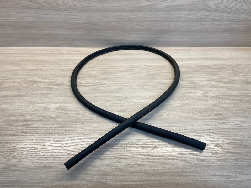 Уплотнительная резинка боковой двери