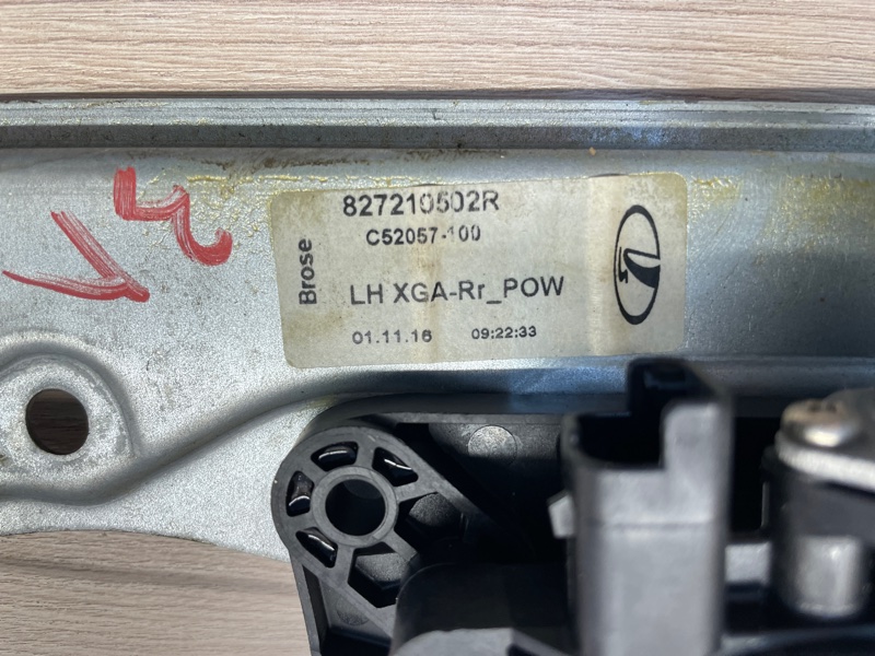 Стеклоподъемник    двери