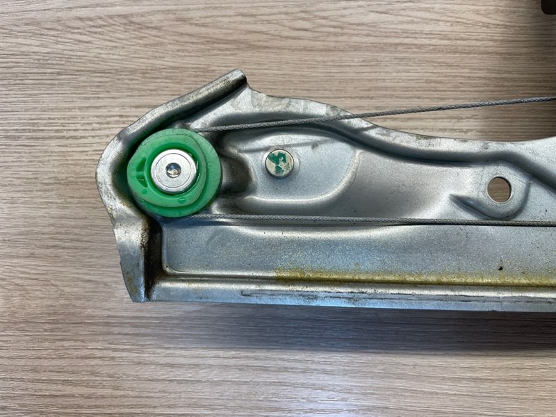 Стеклоподъемник    двери