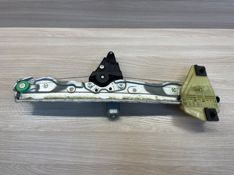 Стеклоподъемник    двери