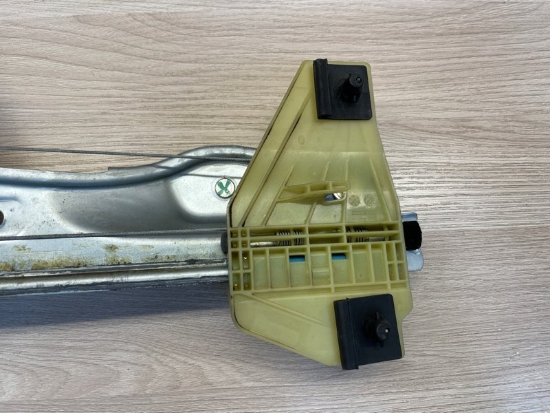 Стеклоподъемник    двери