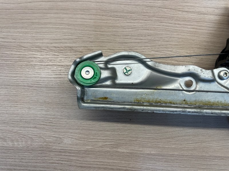 Стеклоподъемник    двери