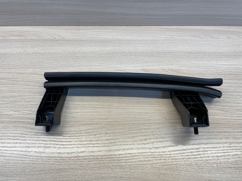 Направляющая стекла    двери