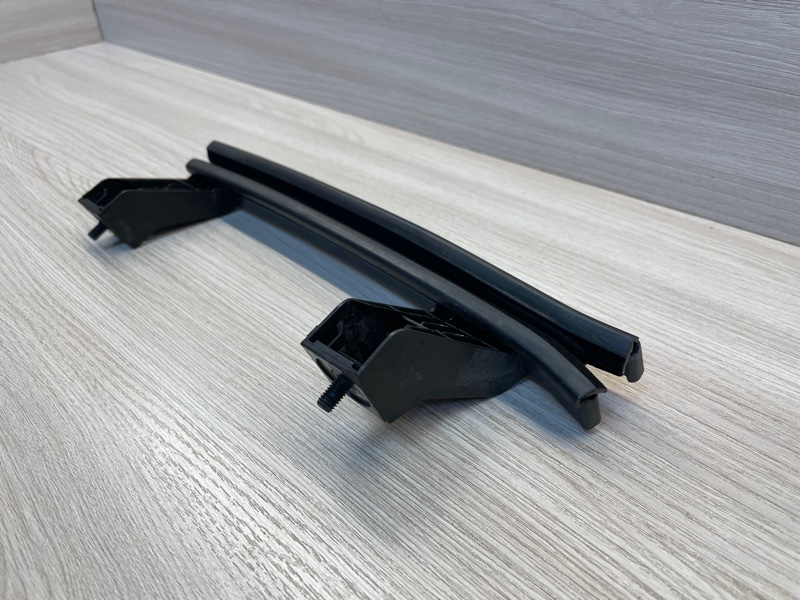 Направляющая стекла    двери