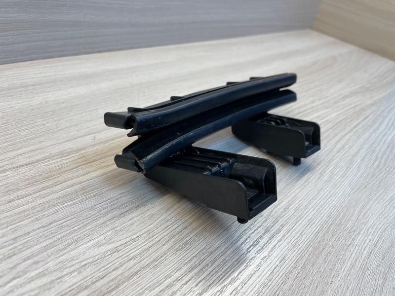 Направляющая стекла     двери