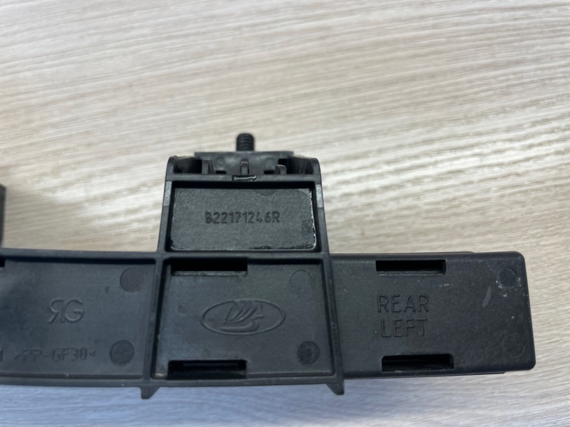 Направляющая стекла     двери