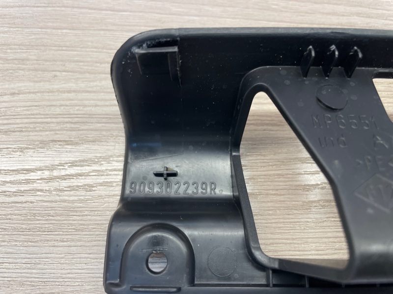 Накладка замка багажника