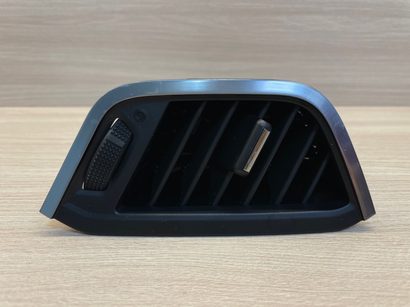 Воздушный дефлектор салона