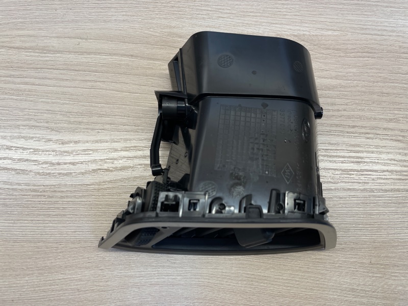 Воздушный дефлектор салона