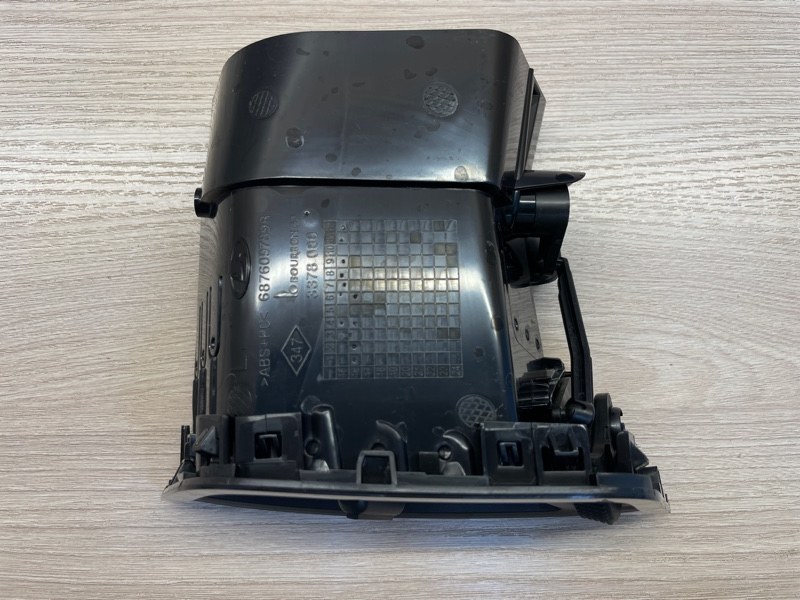 Воздушный дефлектор салона