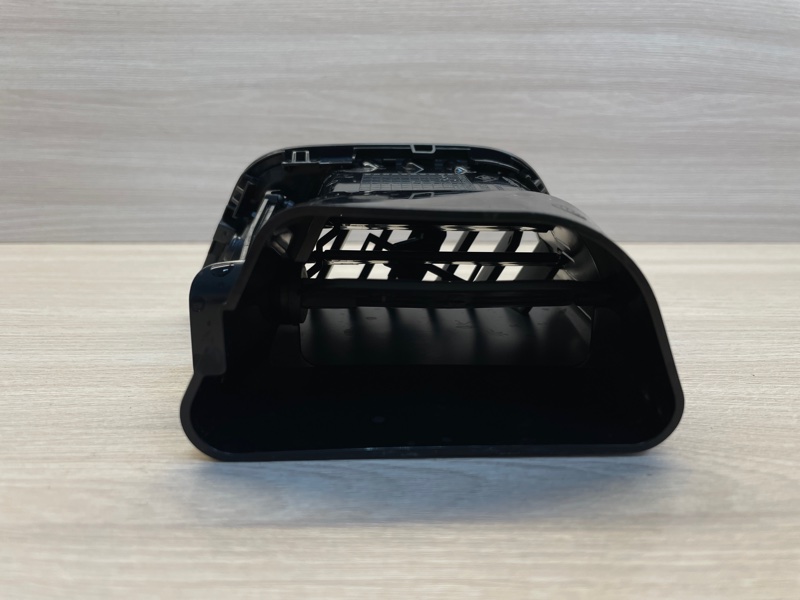 Воздушный дефлектор салона