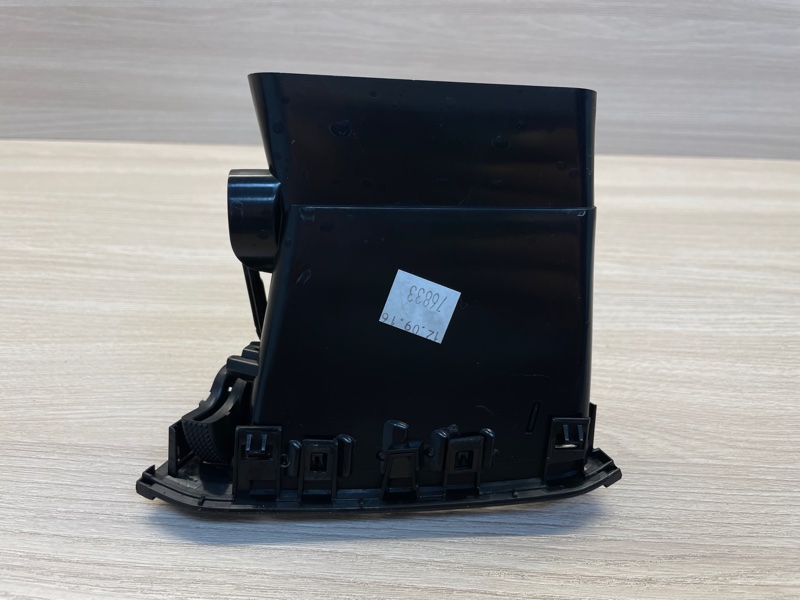 Воздушный дефлектор салона