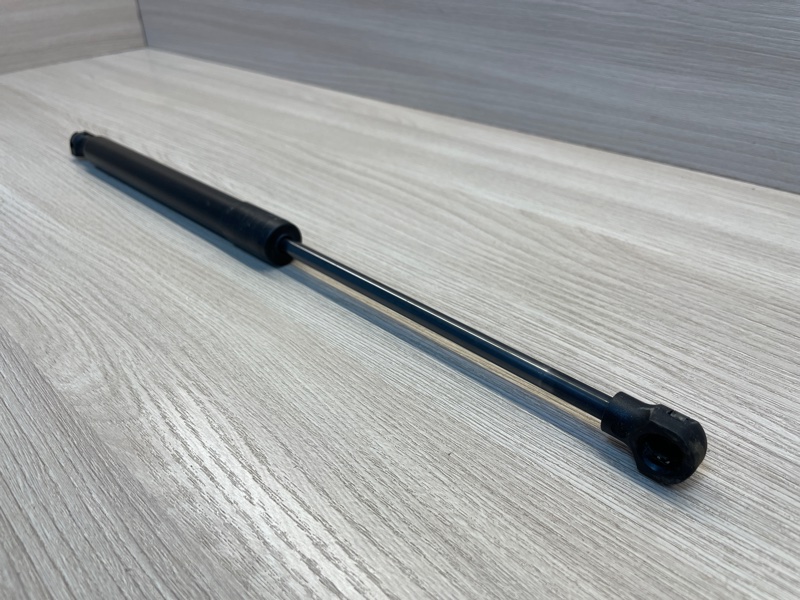 Амортизатор багажника