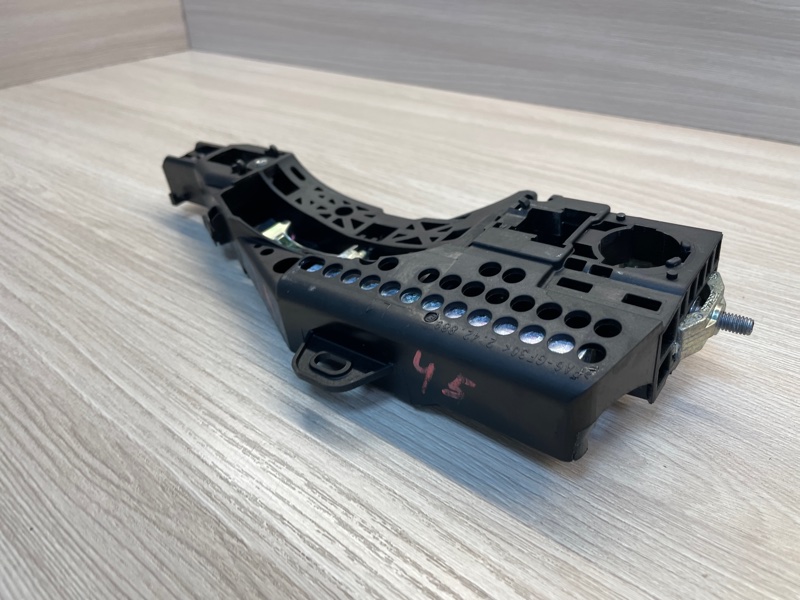 Кронштейн ручки двери