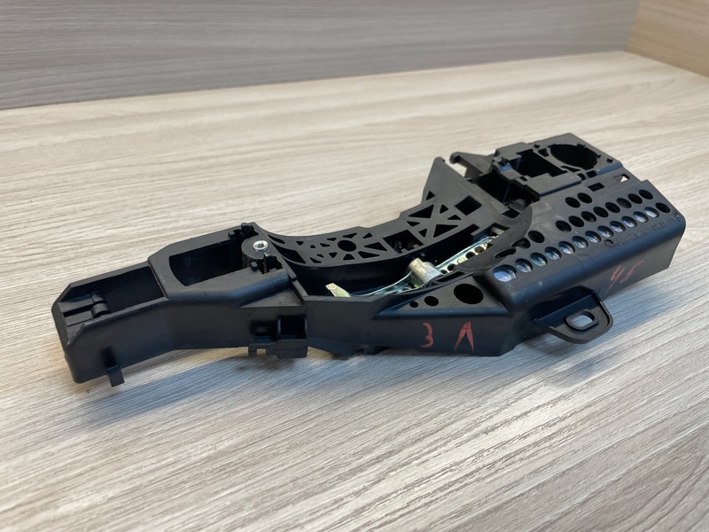 Кронштейн ручки двери