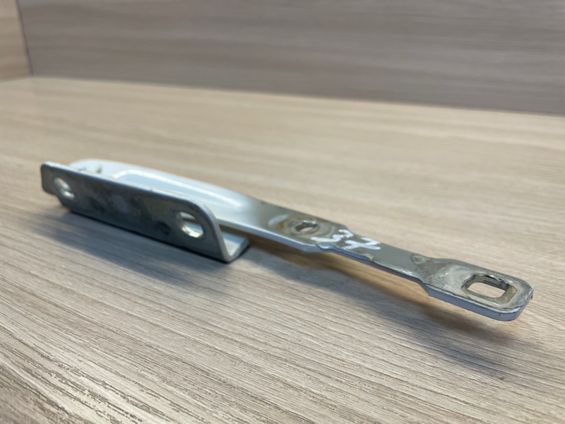 Петля капота