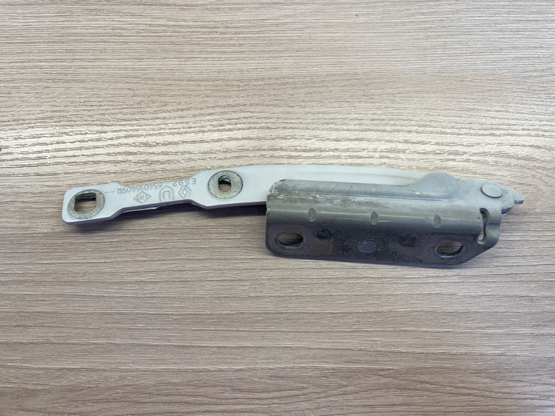 Петля капота