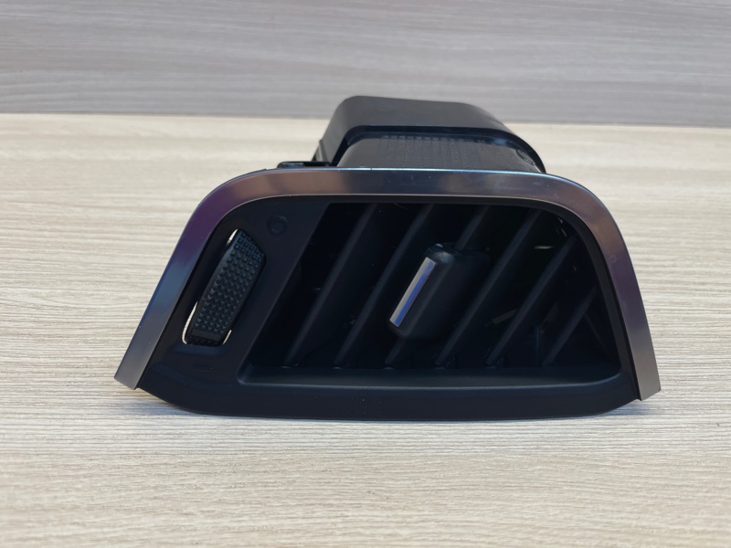 Воздушный дефлектор салона