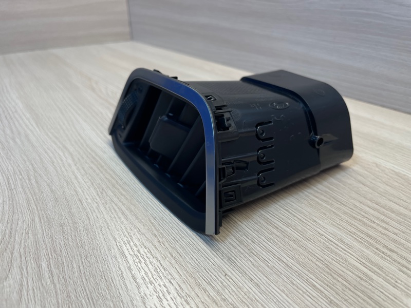 Воздушный дефлектор салона