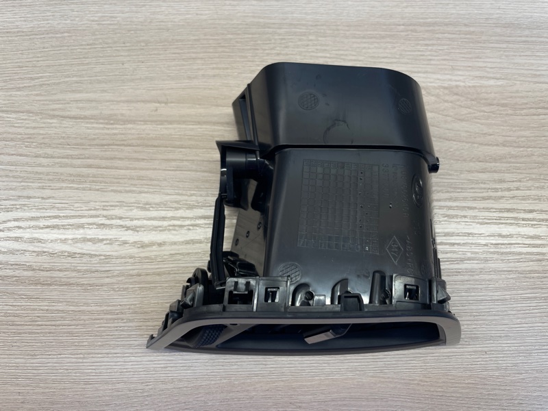 Воздушный дефлектор салона