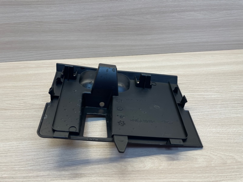 Крышка бардачка