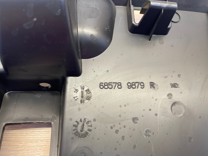 Крышка бардачка