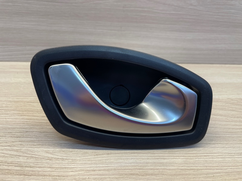 Внутренняя  ручка двери