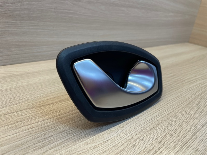 Внутренняя  ручка двери