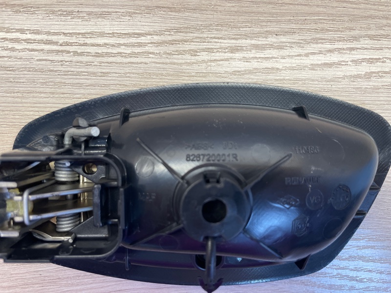 Внутренняя  ручка двери