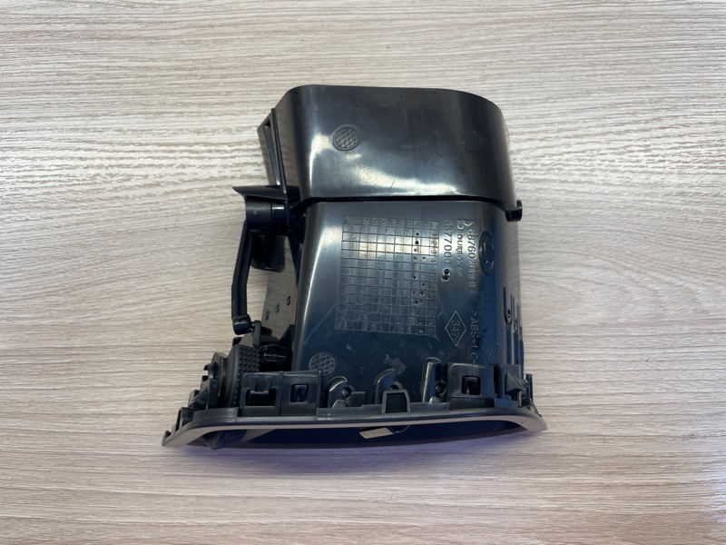 Воздушный дефлектор салона