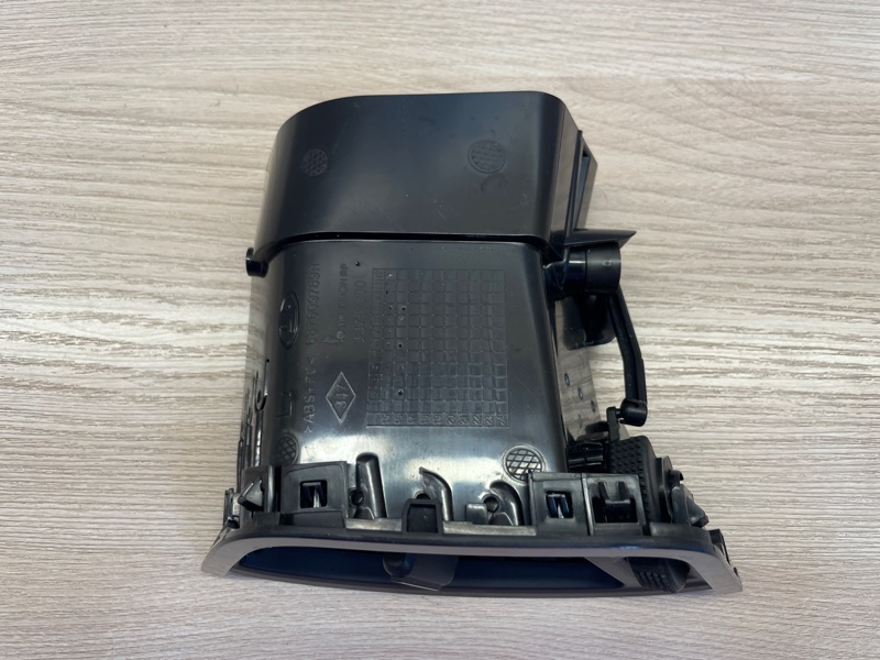 Воздушный дефлектор салона