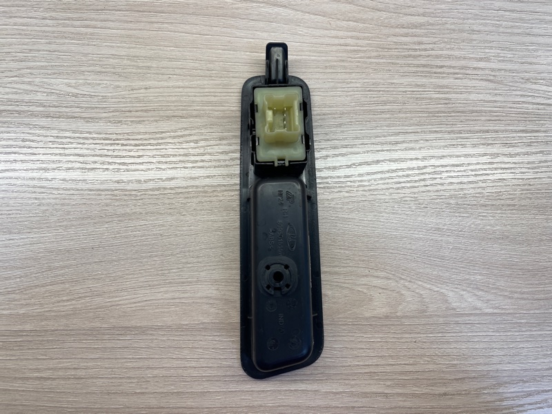 Кнопка стеклоподъемника