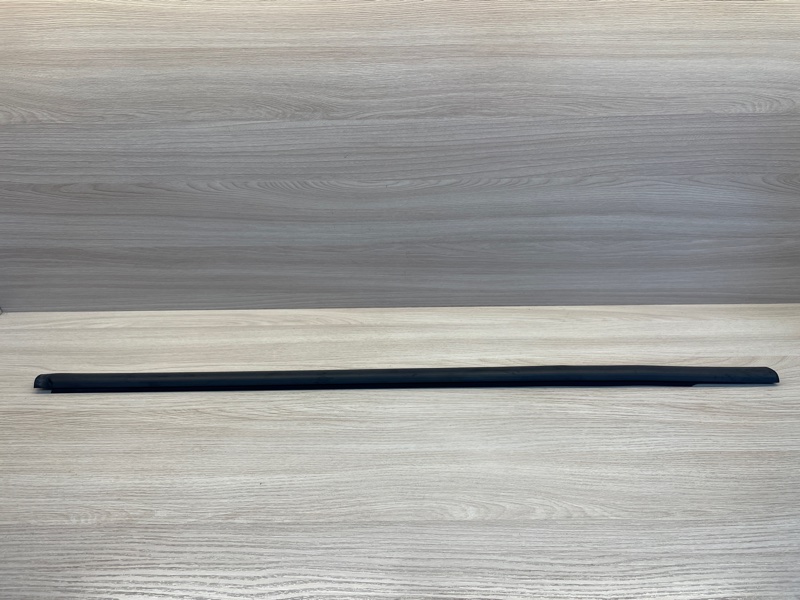 Уплотнитель стекла      двери