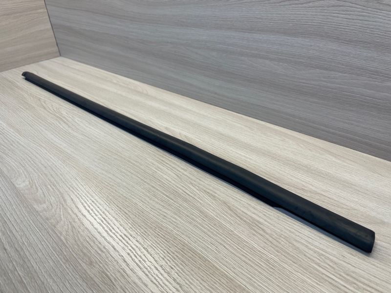 Уплотнитель стекла      двери