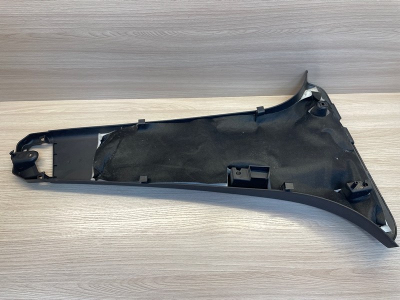 Обшивка средней стойки