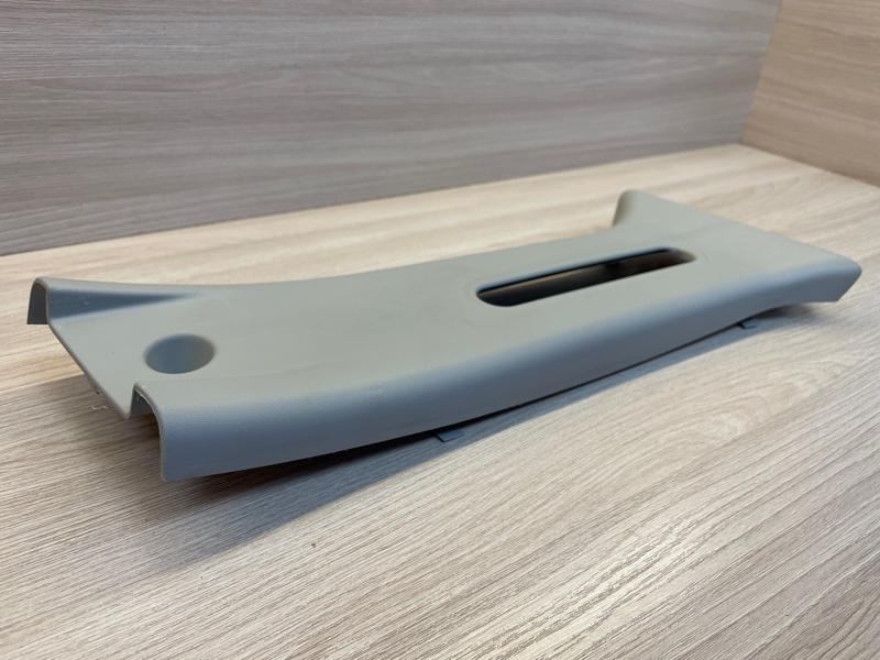 Обшивка средней стойки