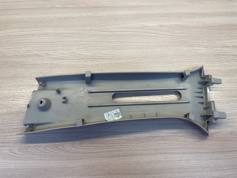 Обшивка средней стойки